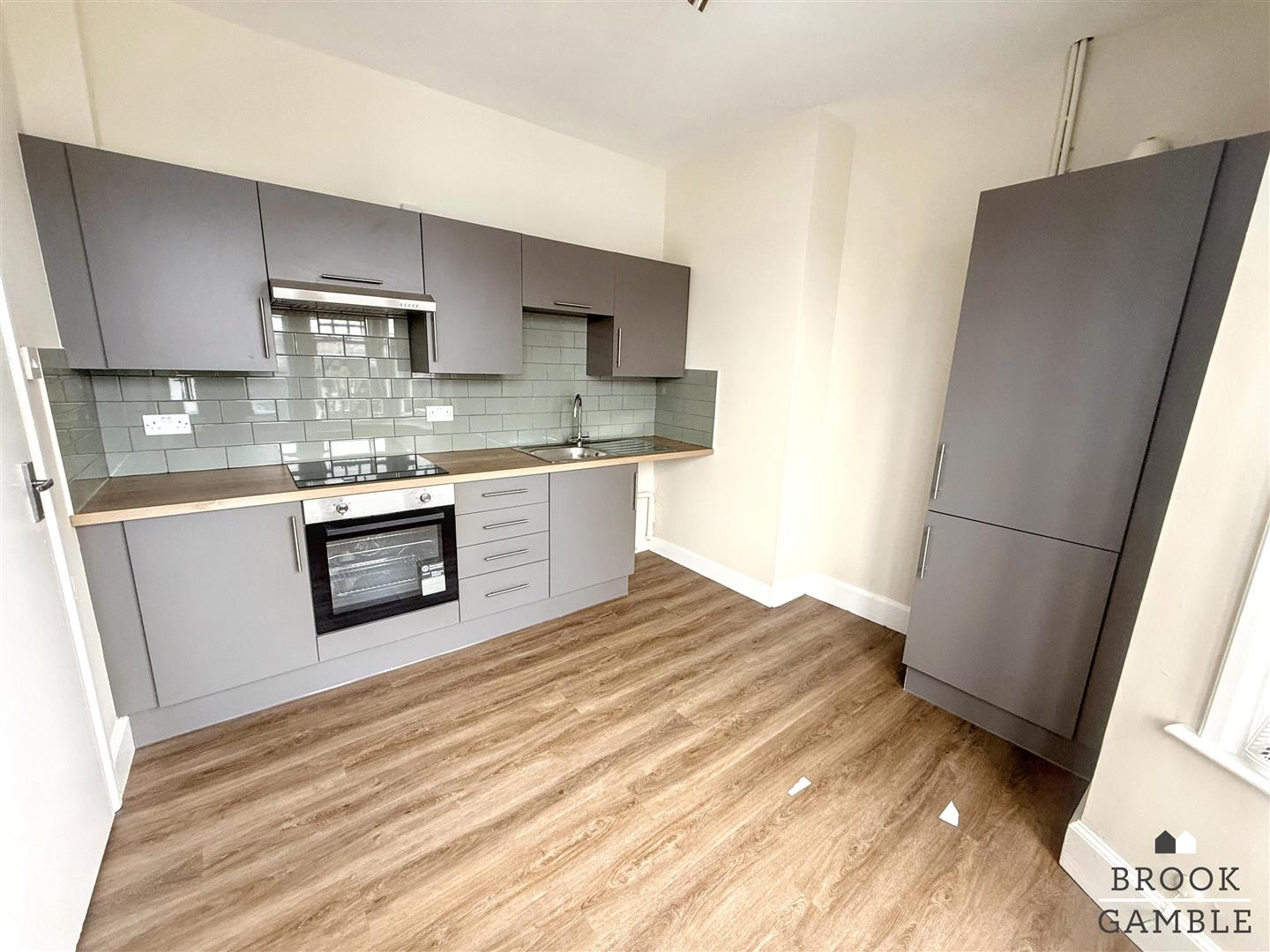 4 Bedroom Apartment. 22 Church Street in Eastbourne,  7
